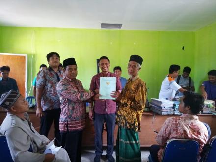 Pembagian Sertifikat Program Pendaftaran Tanah Sistematis Lengkap (PTSL) Desa Medana